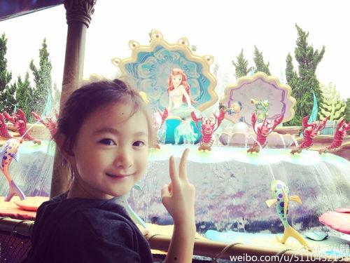 奥莉家庭背景,出身名门，传承家族荣耀的璀璨新星